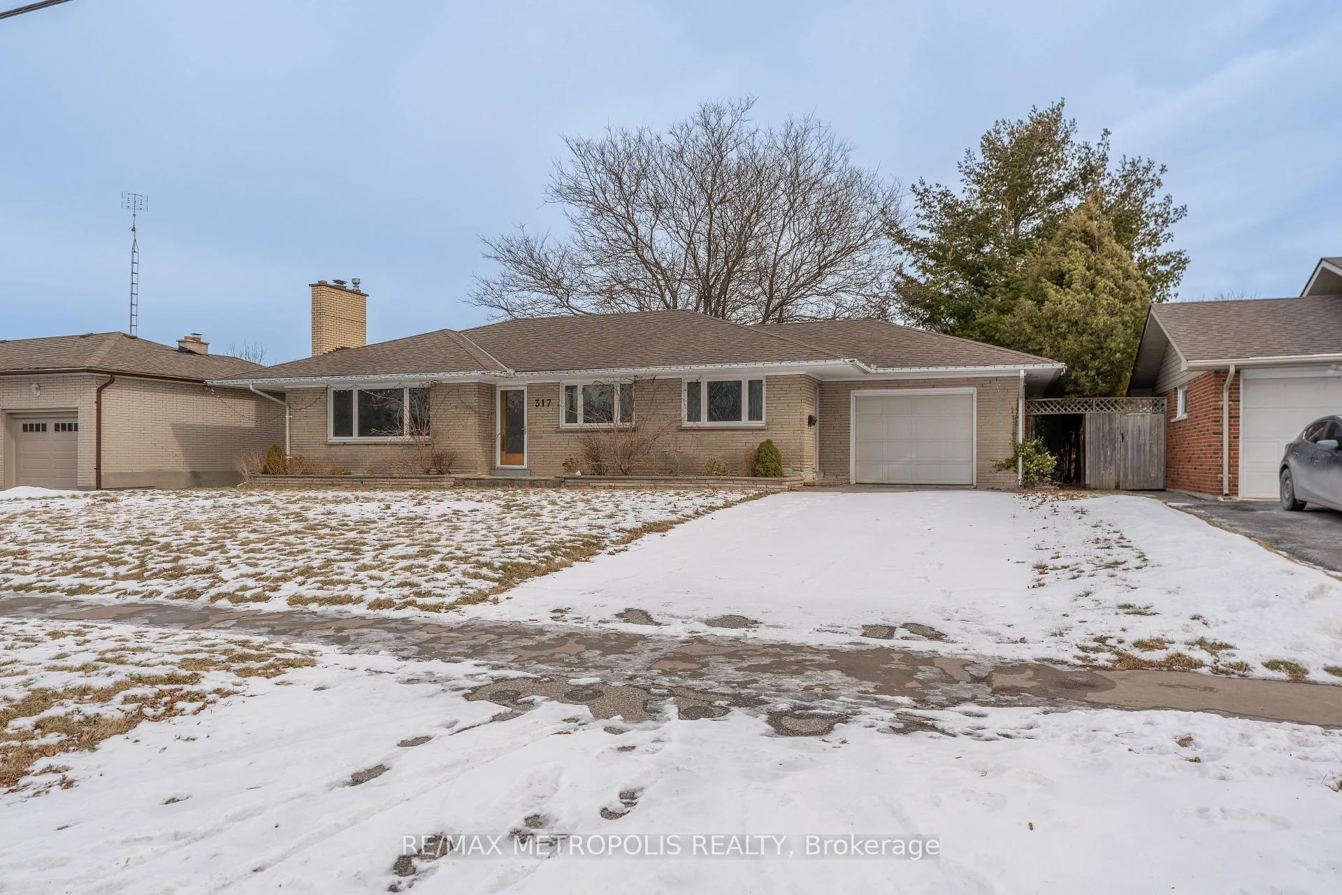Photo 1 of 317 Farewell Street, Oshawa, Donevan — HOMEH