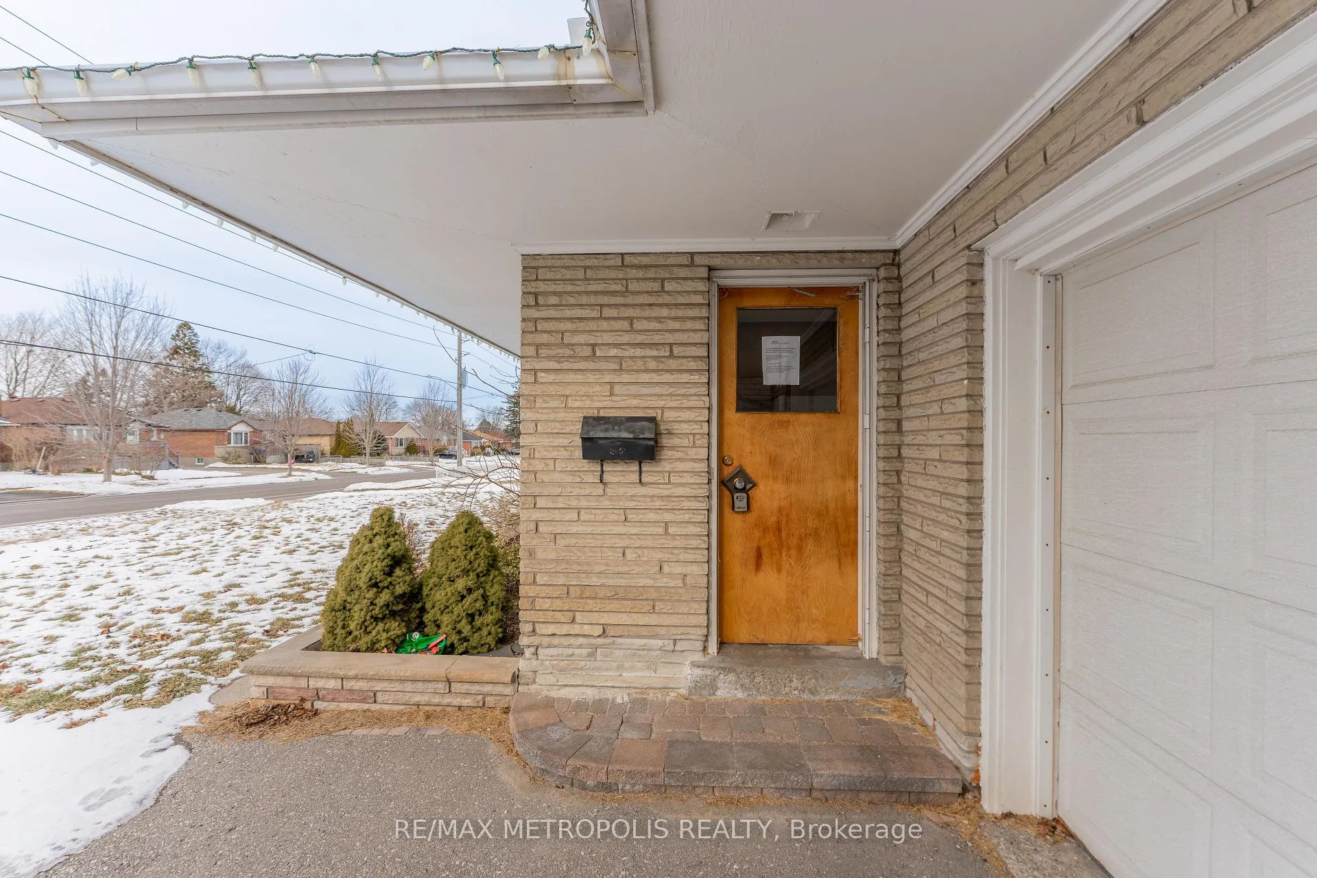 Photo 5 of 317 Farewell Street, Oshawa, Donevan — HOMEH