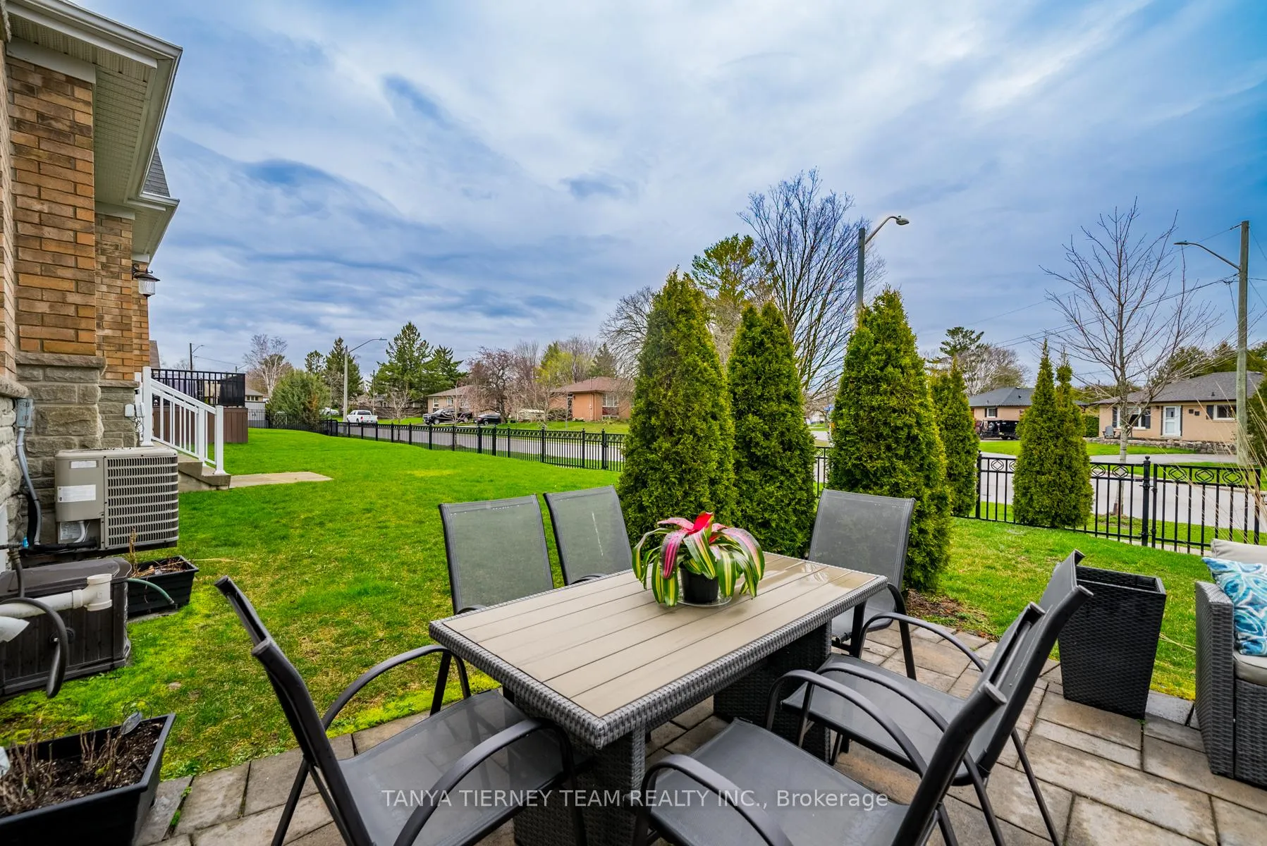 Photo 36 of 22 Harvey Johnston Way, Whitby, Brooklin — HOMEH
