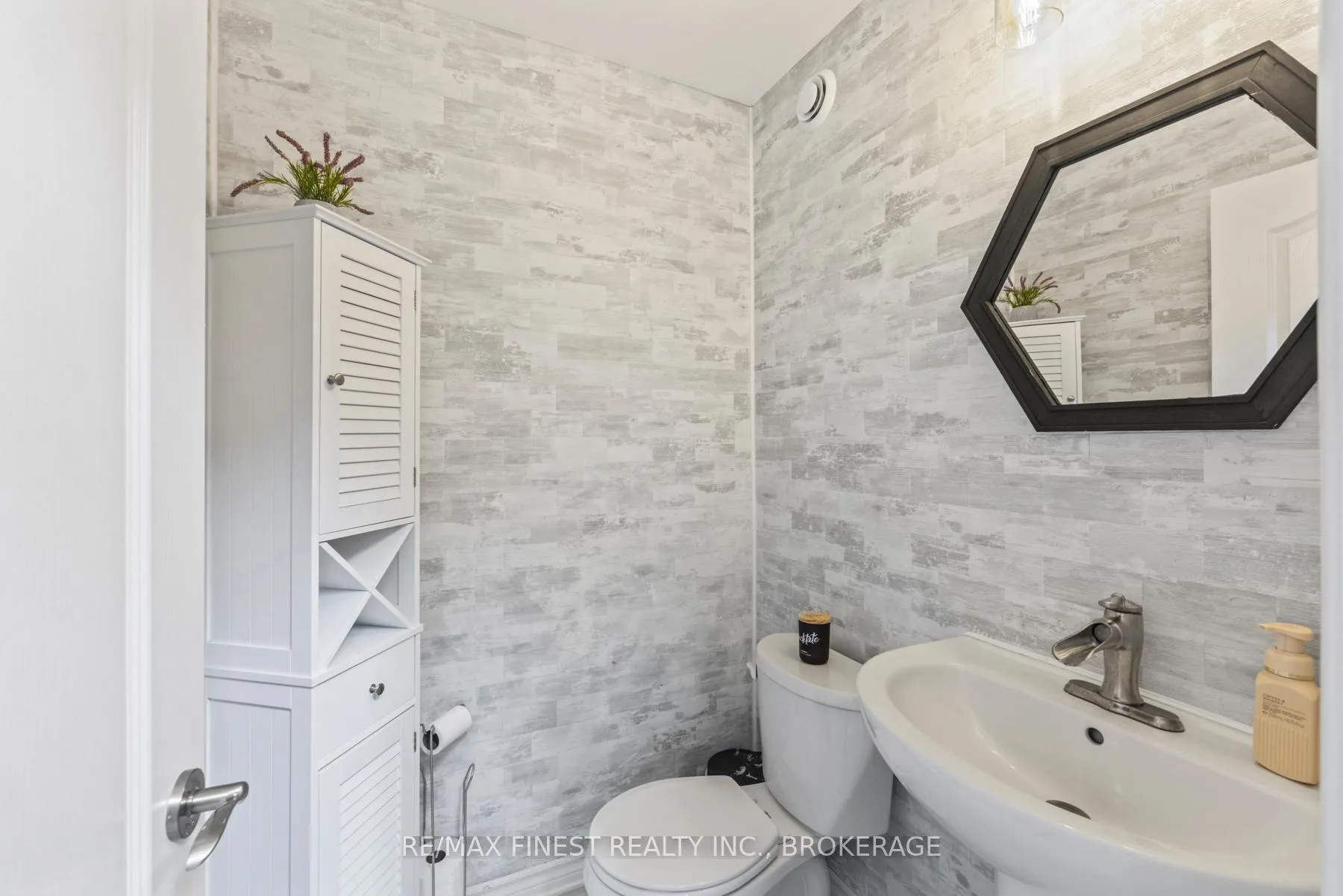 Photo 15 of 1361 Tremont Drive, Kingston, City Northwest — HOMEH