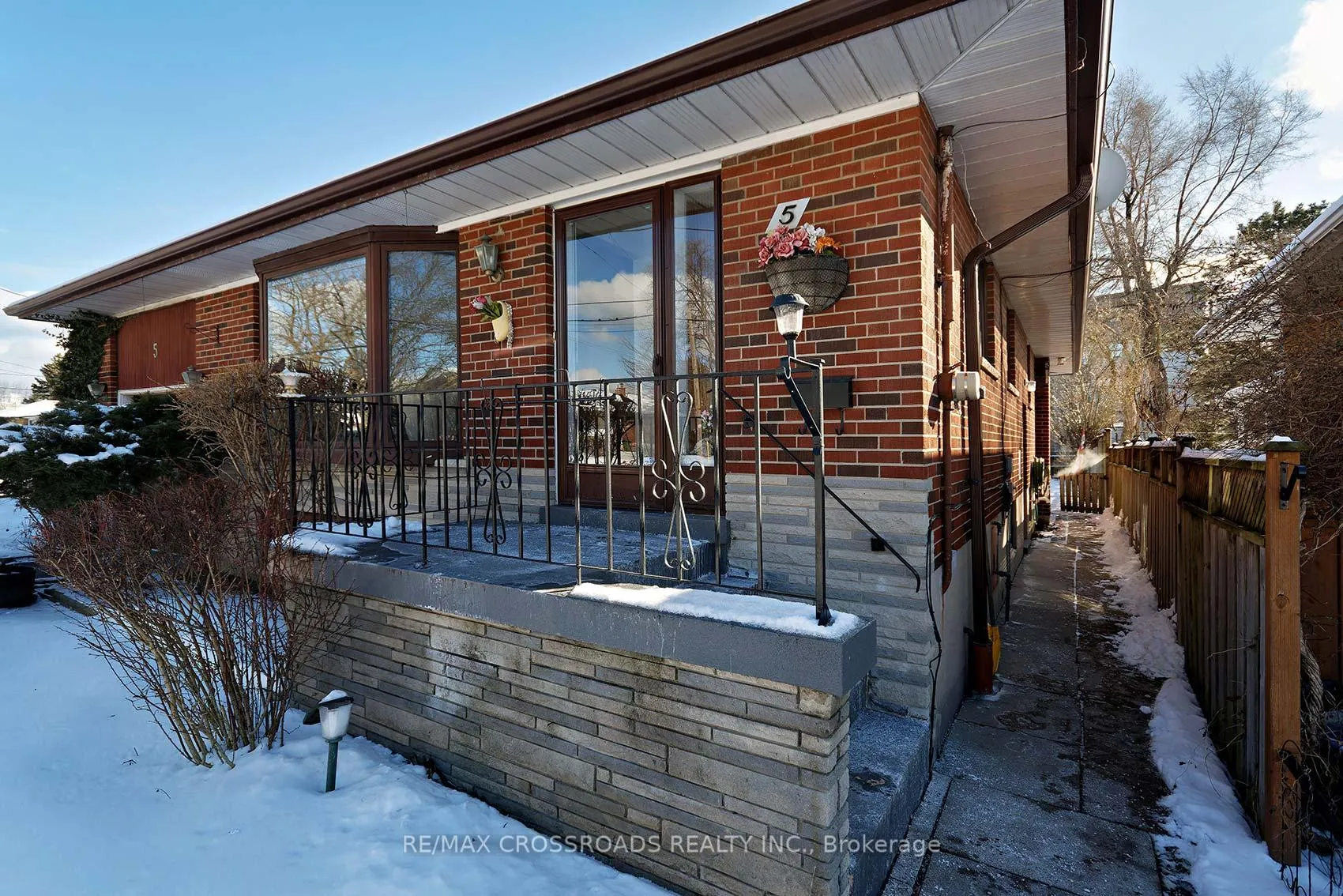 Photo 2 of 5 Marcos Boulevard, Scarborough, Bendale — HOMEH