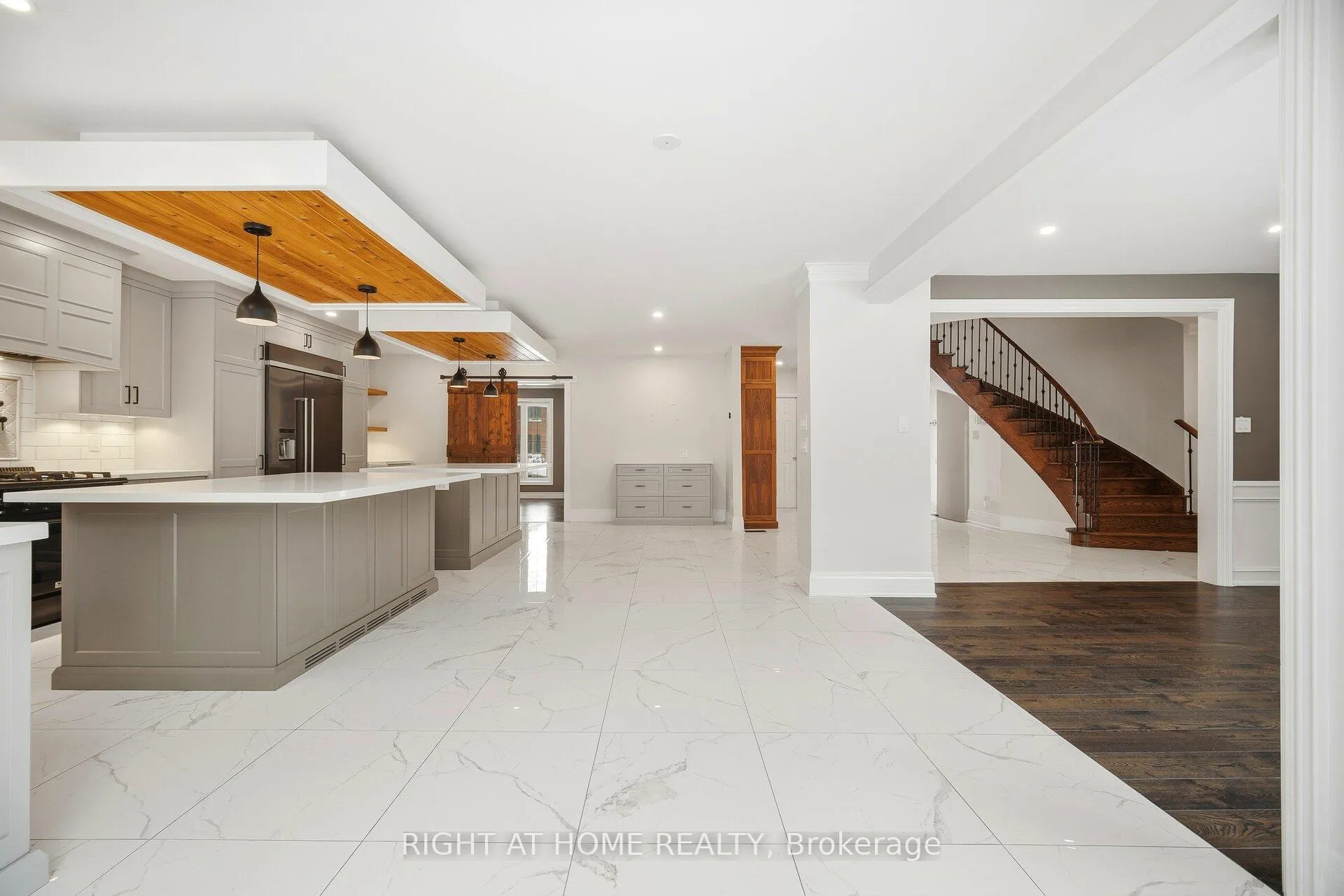 Photo 10 of 1340 Greeneagle Drive, Oakville, Glen Abbey — HOMEH