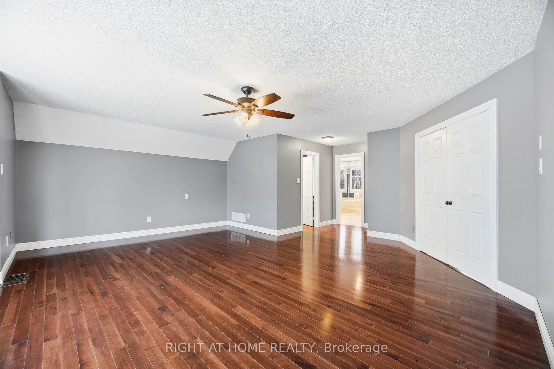 Photo 23 of 1340 Greeneagle Drive, Oakville, Glen Abbey — HOMEH