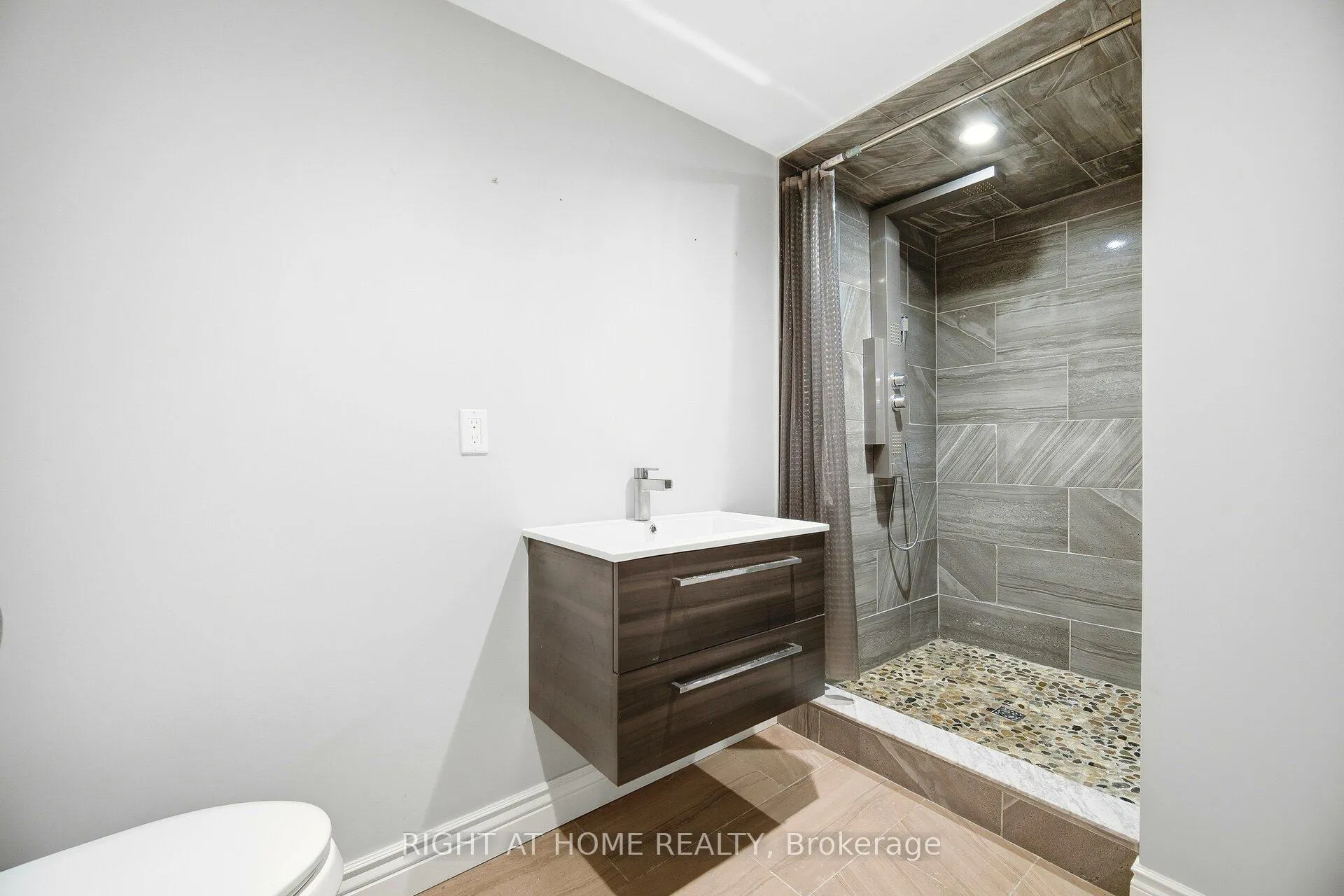 Photo 37 of 1340 Greeneagle Drive, Oakville, Glen Abbey — HOMEH