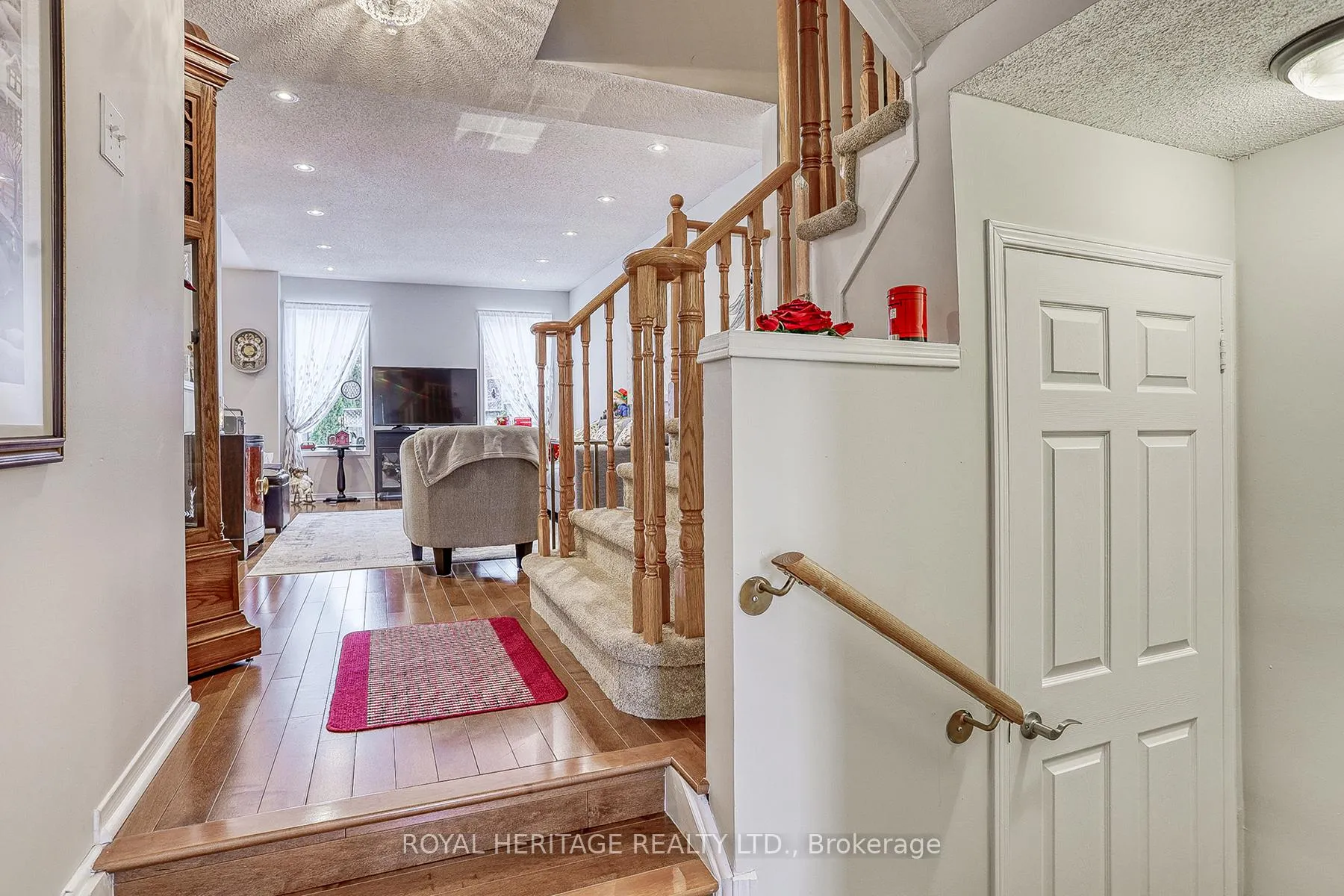 Photo 5 of 152 Stokely Crescent, Whitby, Downtown Whitby — HOMEH