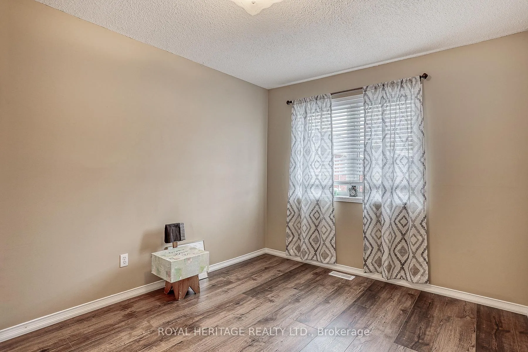 Photo 24 of 152 Stokely Crescent, Whitby, Downtown Whitby — HOMEH