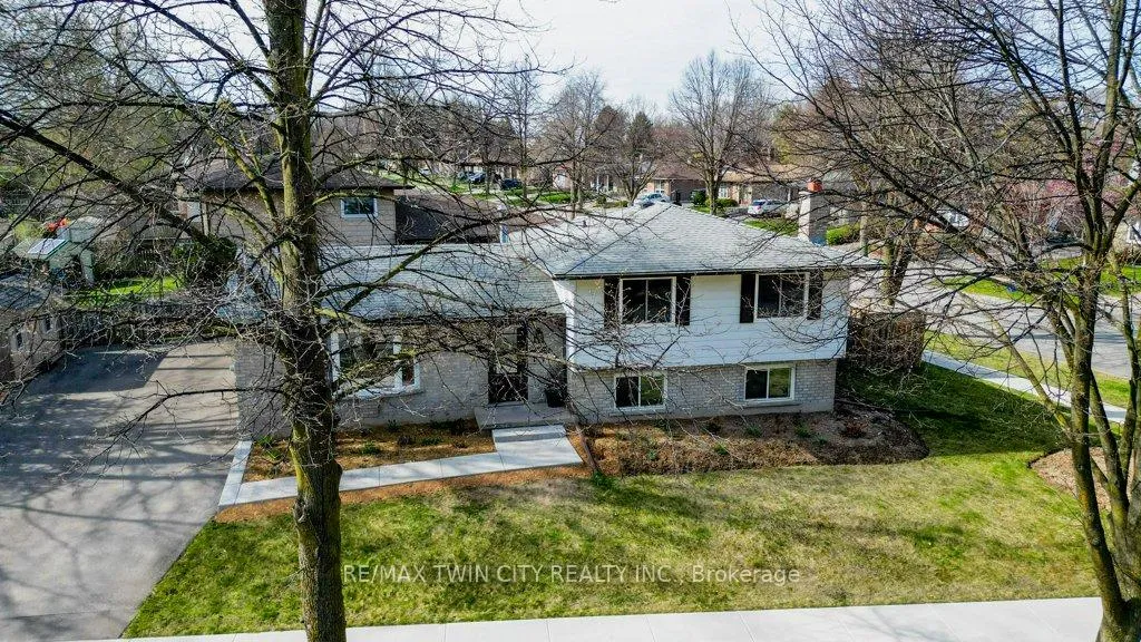 Photo 3 of 111 Martinglen Crescent, Kitchener — HOMEH