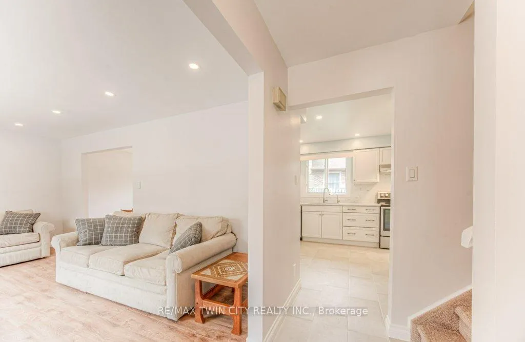 Photo 6 of 111 Martinglen Crescent, Kitchener — HOMEH