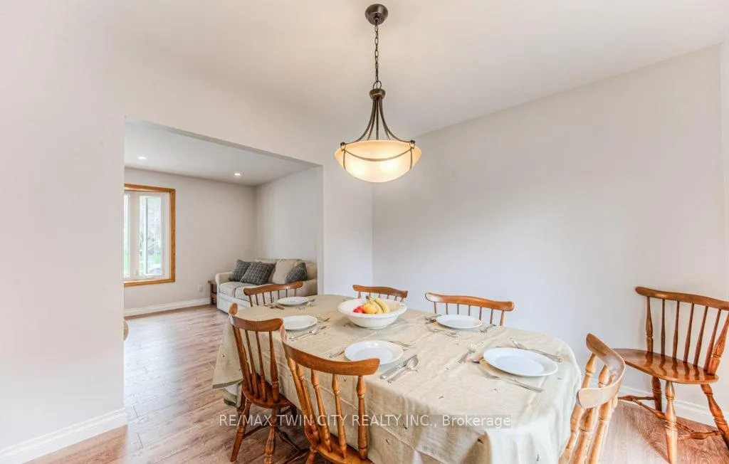 Photo 12 of 111 Martinglen Crescent, Kitchener — HOMEH