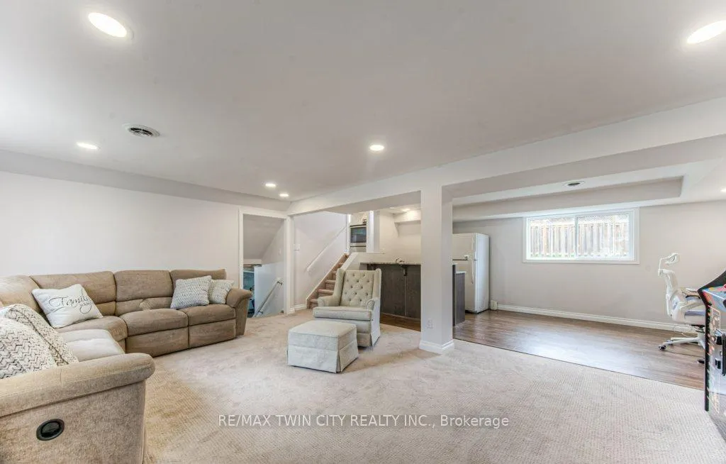 Photo 25 of 111 Martinglen Crescent, Kitchener — HOMEH