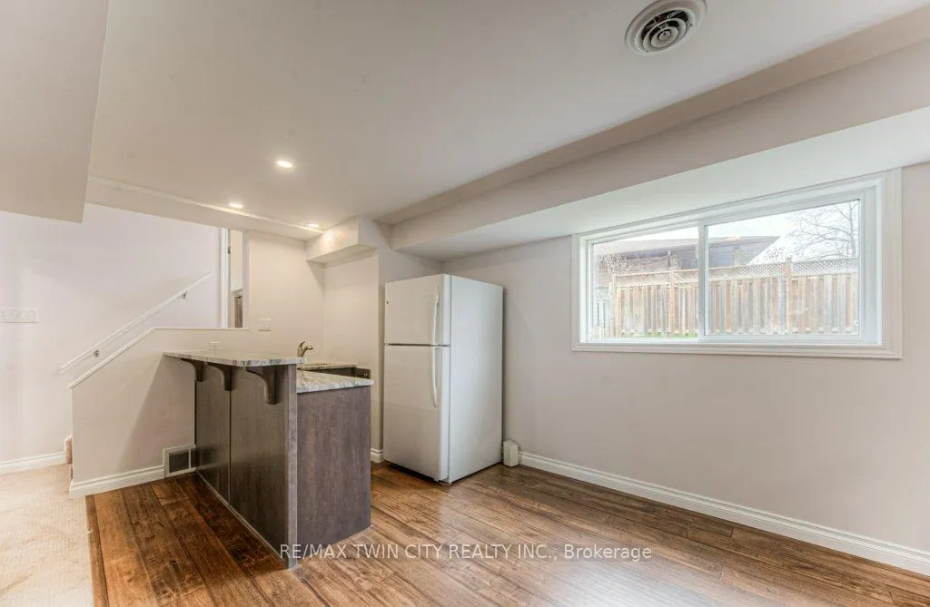 Photo 26 of 111 Martinglen Crescent, Kitchener — HOMEH