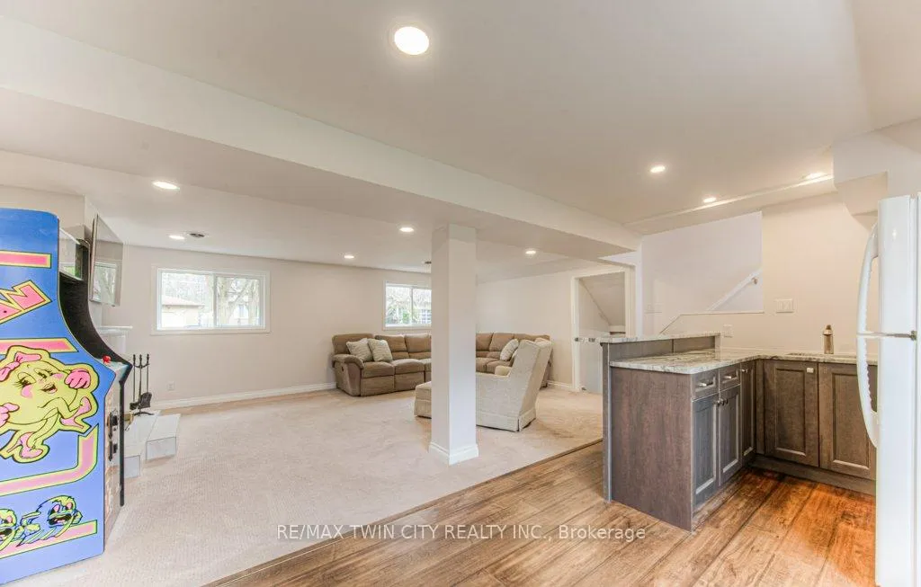 Photo 27 of 111 Martinglen Crescent, Kitchener — HOMEH