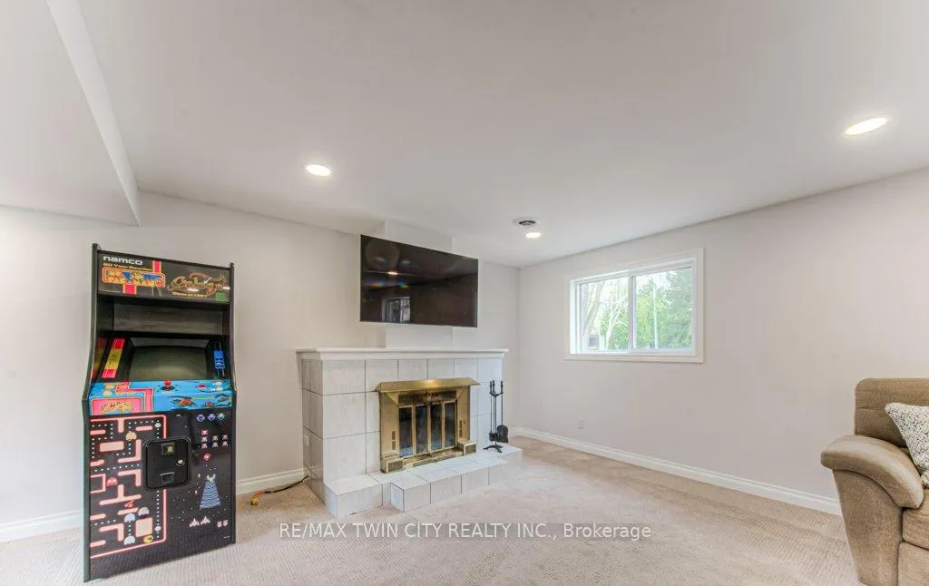 Photo 28 of 111 Martinglen Crescent, Kitchener — HOMEH