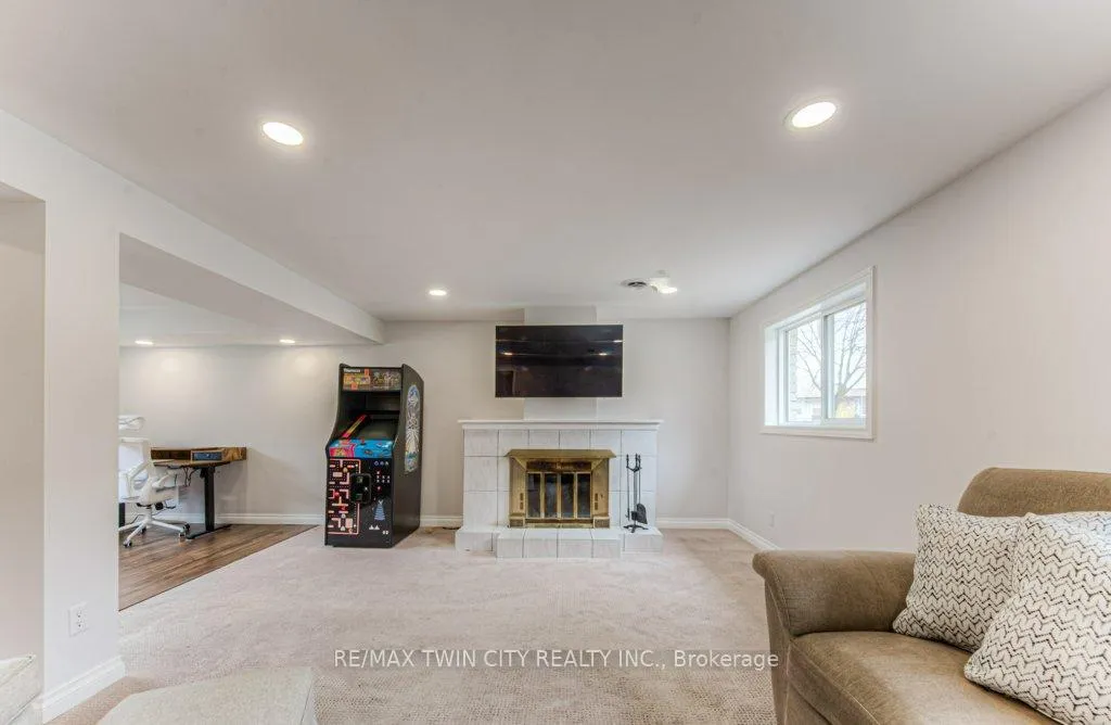 Photo 29 of 111 Martinglen Crescent, Kitchener — HOMEH