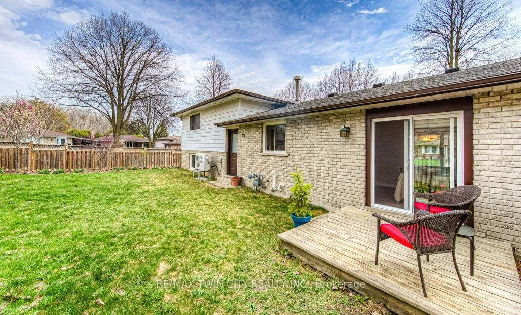 Photo 35 of 111 Martinglen Crescent, Kitchener — HOMEH