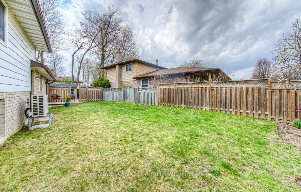 Photo 40 of 111 Martinglen Crescent, Kitchener — HOMEH