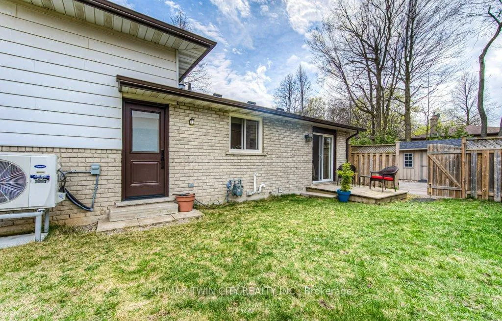 Photo 41 of 111 Martinglen Crescent, Kitchener — HOMEH