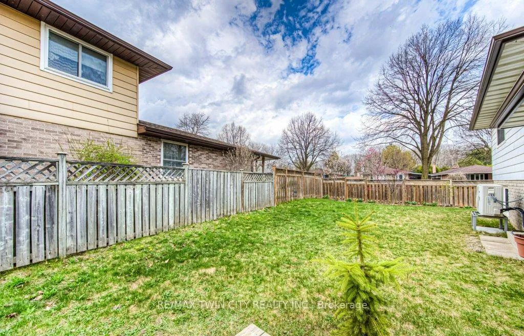 Photo 43 of 111 Martinglen Crescent, Kitchener — HOMEH
