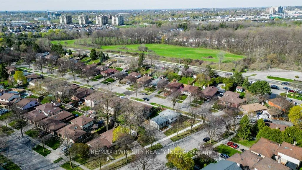Photo 45 of 111 Martinglen Crescent, Kitchener — HOMEH