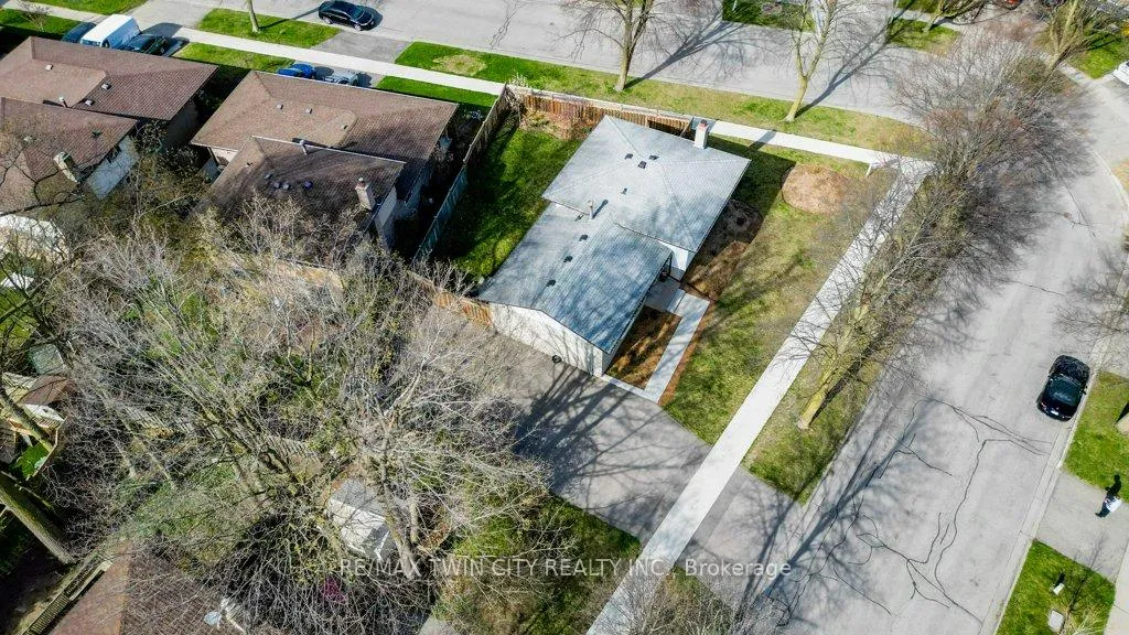Photo 46 of 111 Martinglen Crescent, Kitchener — HOMEH