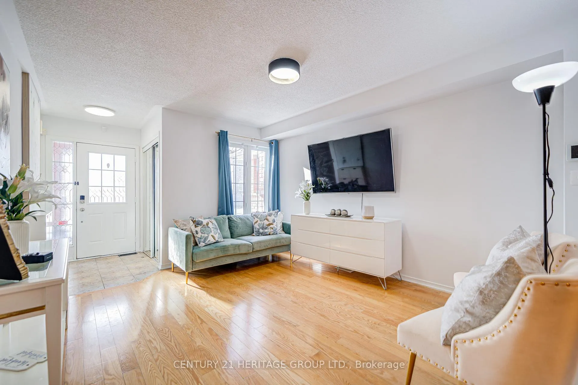 Photo 4 of 22 Elliottglen Drive, Ajax, Northeast Ajax — HOMEH