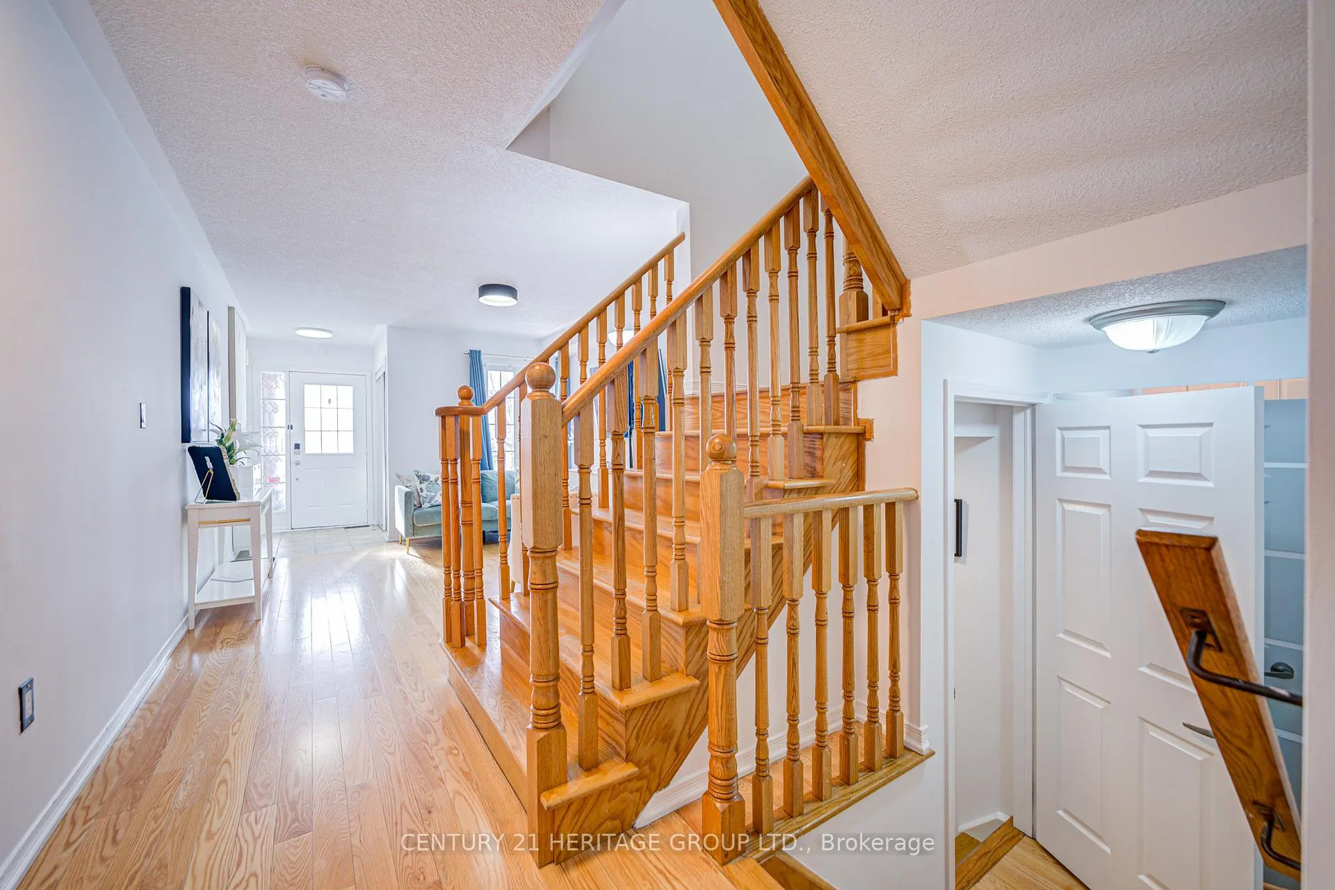 Photo 8 of 22 Elliottglen Drive, Ajax, Northeast Ajax — HOMEH