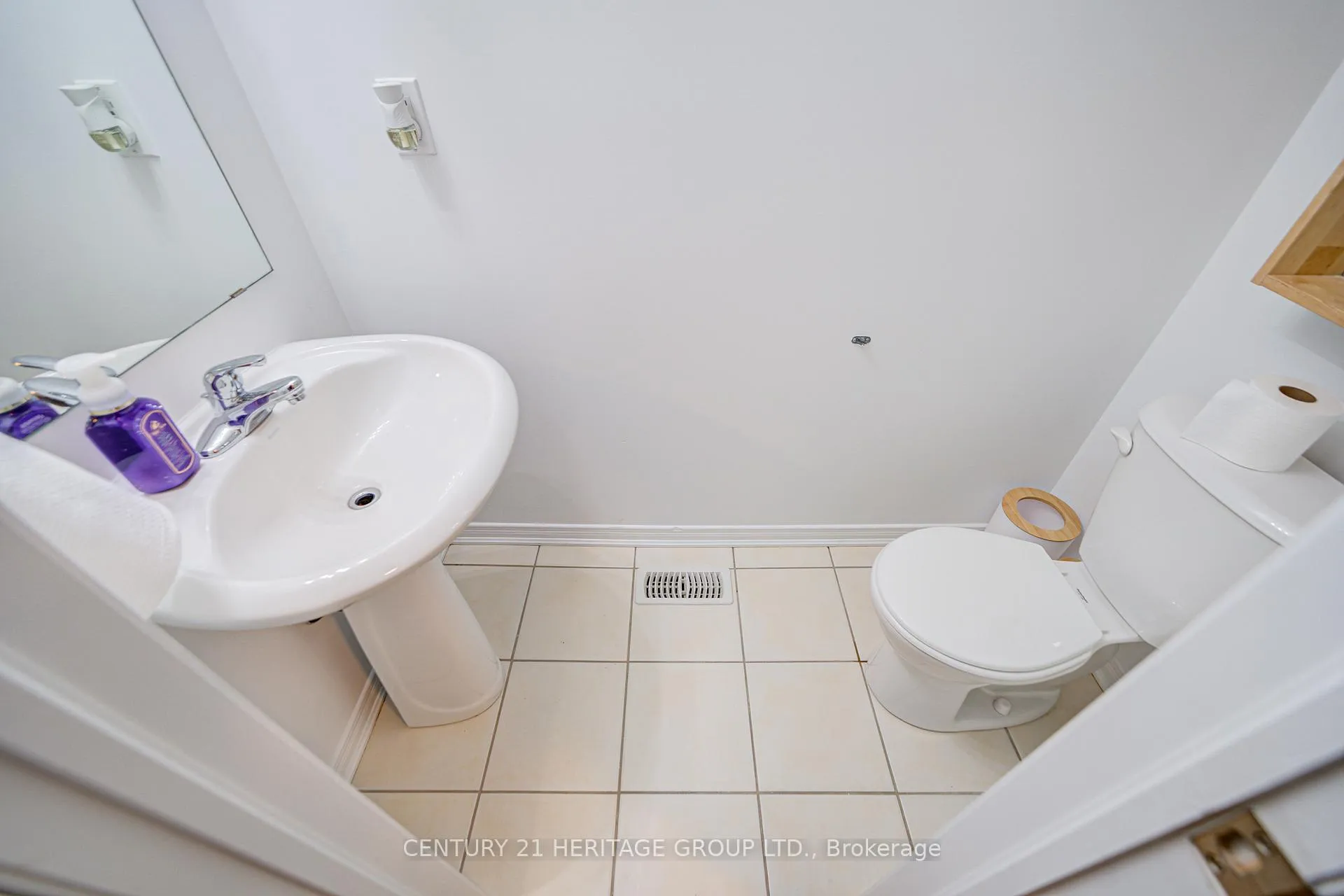 Photo 9 of 22 Elliottglen Drive, Ajax, Northeast Ajax — HOMEH