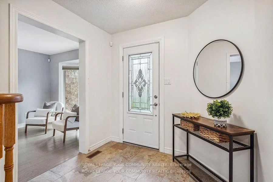 Photo 3 of 16 Grasett Crescent, Barrie, West Bayfield — HOMEH