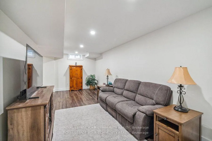 Photo 13 of 16 Grasett Crescent, Barrie, West Bayfield — HOMEH
