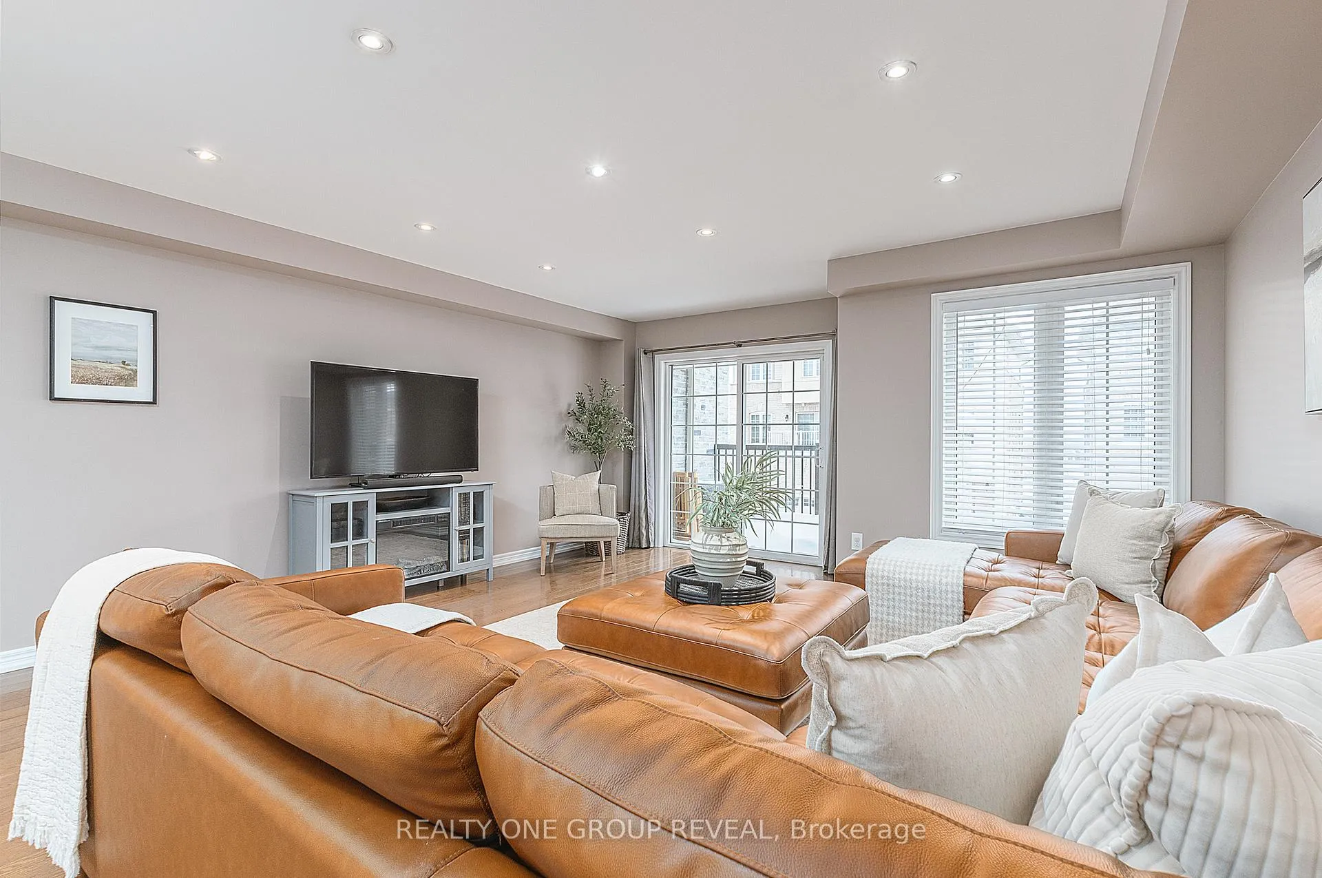 Photo 11 of 97 Devineridge Avenue, Ajax, Central East — HOMEH