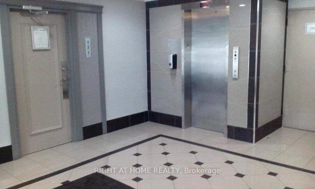 Photo 2 of Unit 200, 16 Elgin Street, Markham, Thornhill — HOMEH