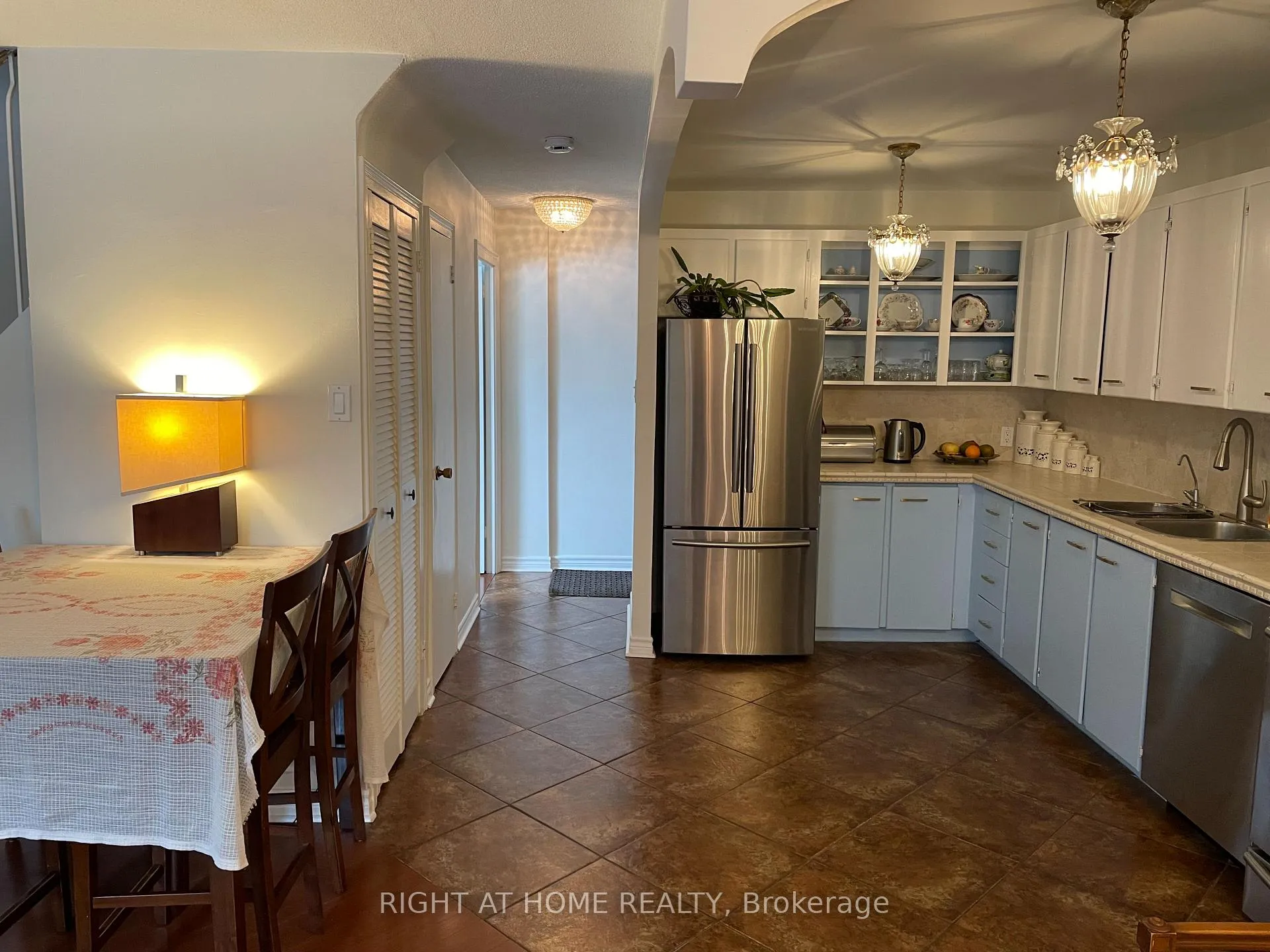 Photo 4 of Unit 200, 16 Elgin Street, Markham, Thornhill — HOMEH