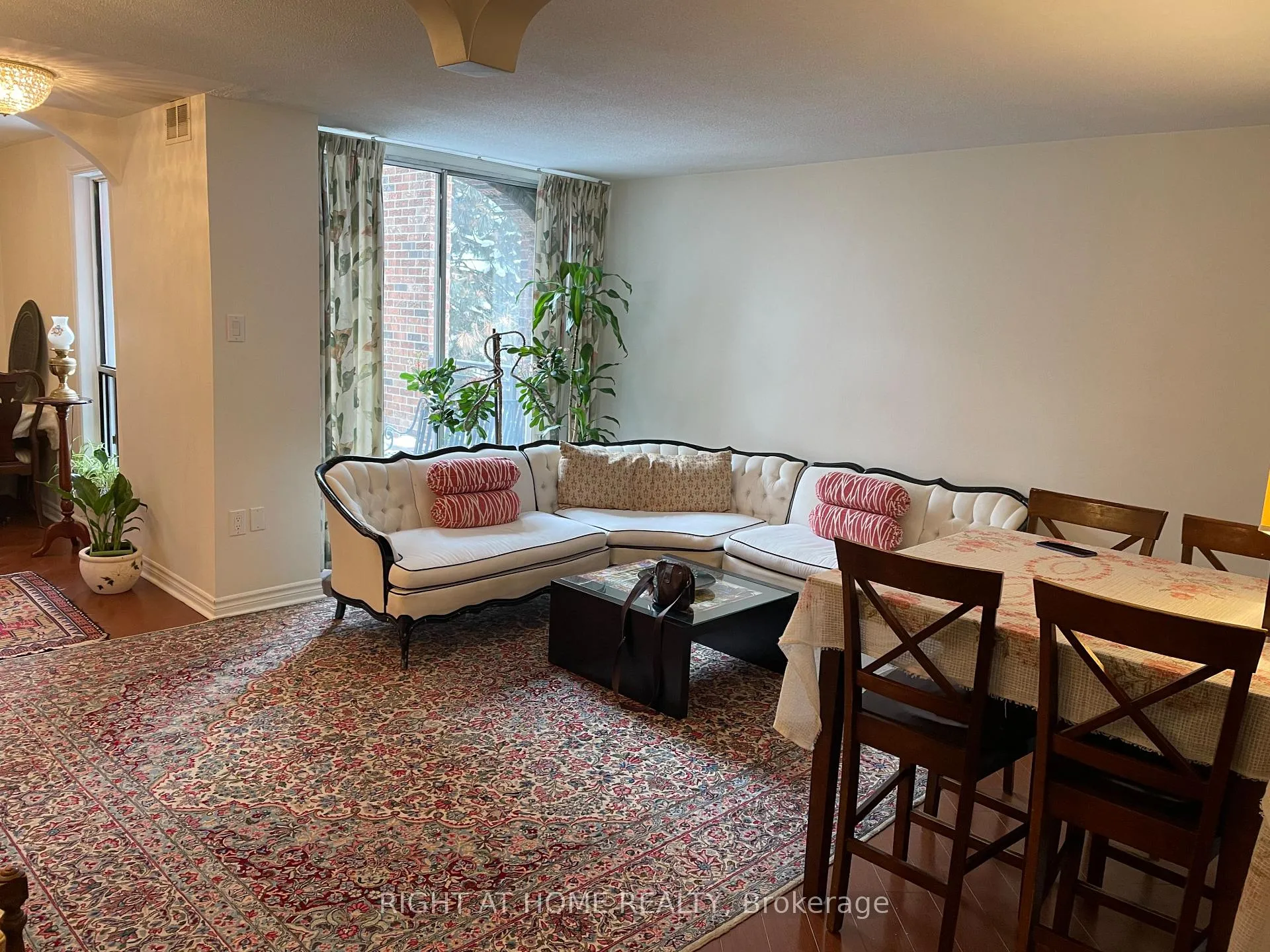 Photo 7 of Unit 200, 16 Elgin Street, Markham, Thornhill — HOMEH