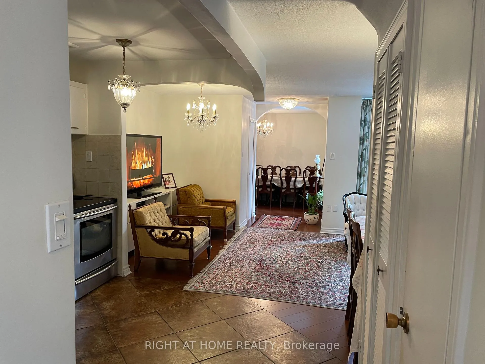 Photo 11 of Unit 200, 16 Elgin Street, Markham, Thornhill — HOMEH