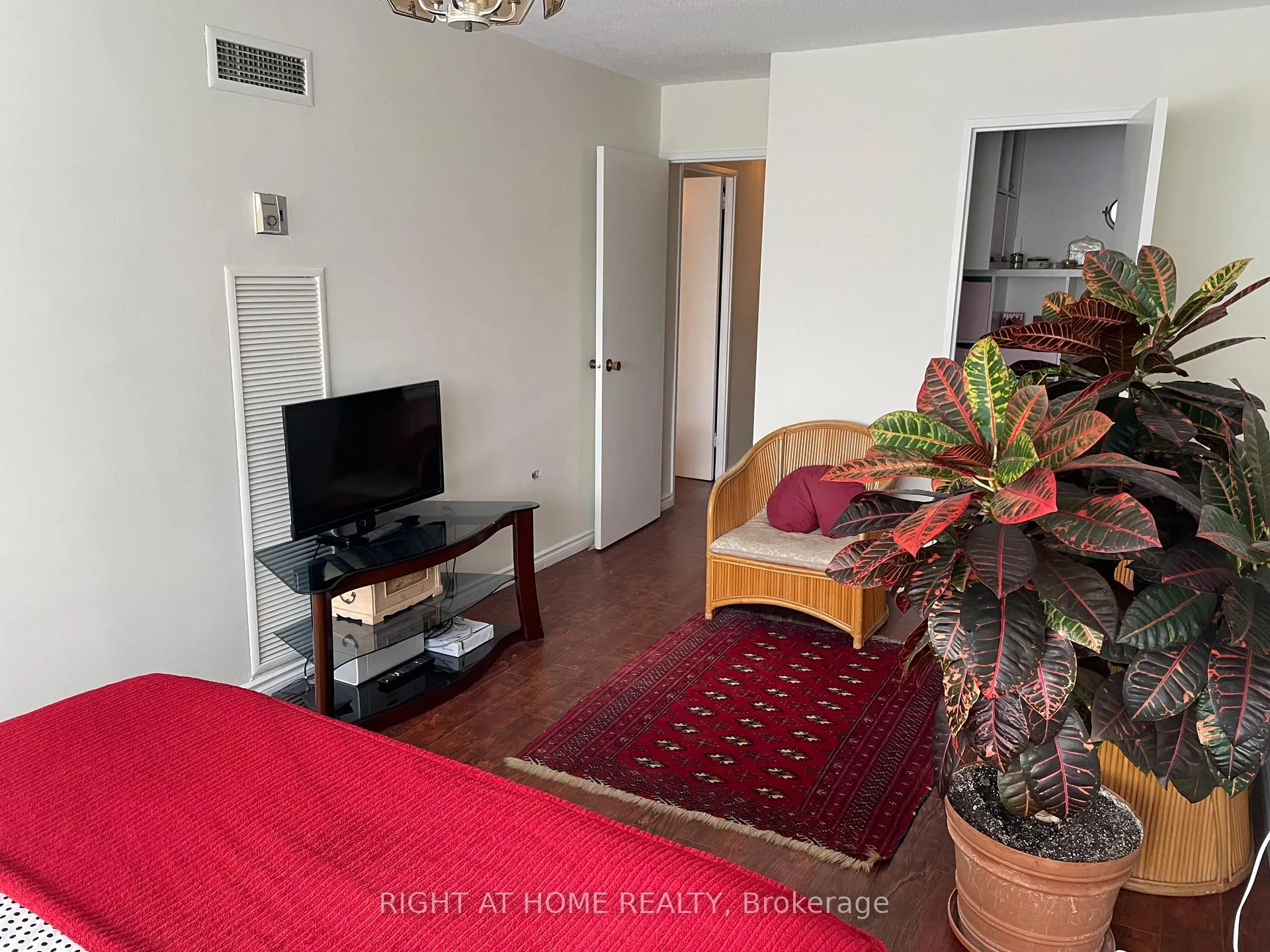Photo 16 of Unit 200, 16 Elgin Street, Markham, Thornhill — HOMEH
