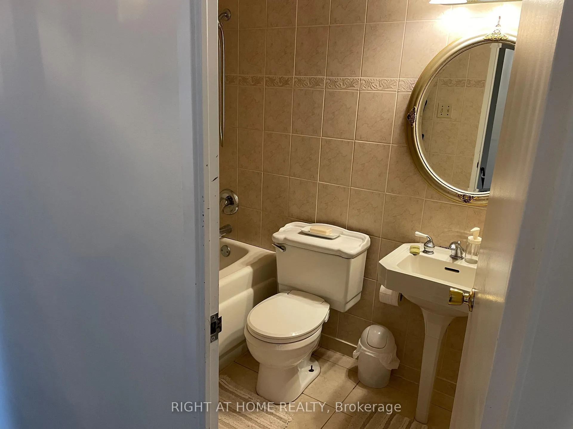 Photo 17 of Unit 200, 16 Elgin Street, Markham, Thornhill — HOMEH