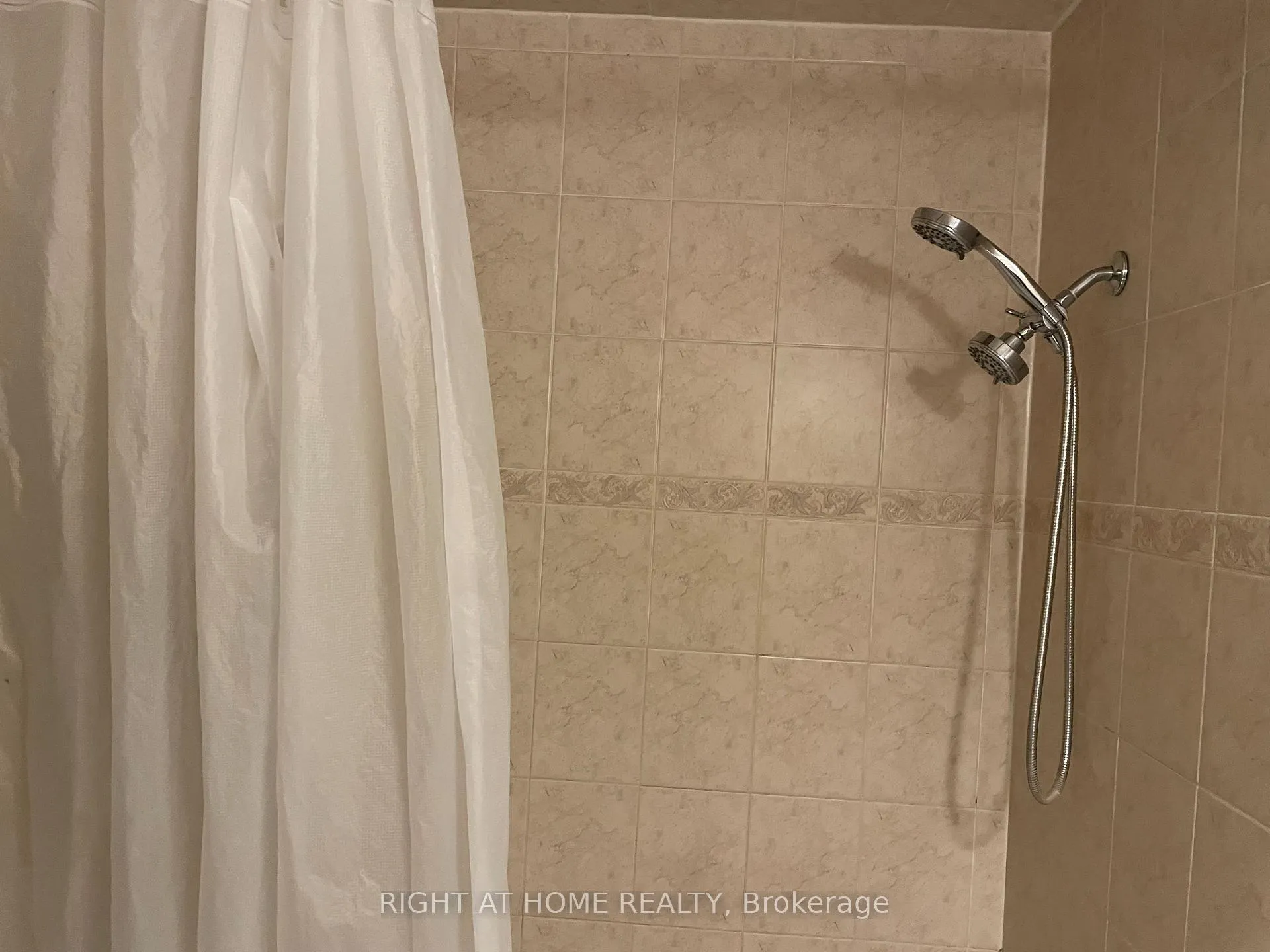 Photo 18 of Unit 200, 16 Elgin Street, Markham, Thornhill — HOMEH