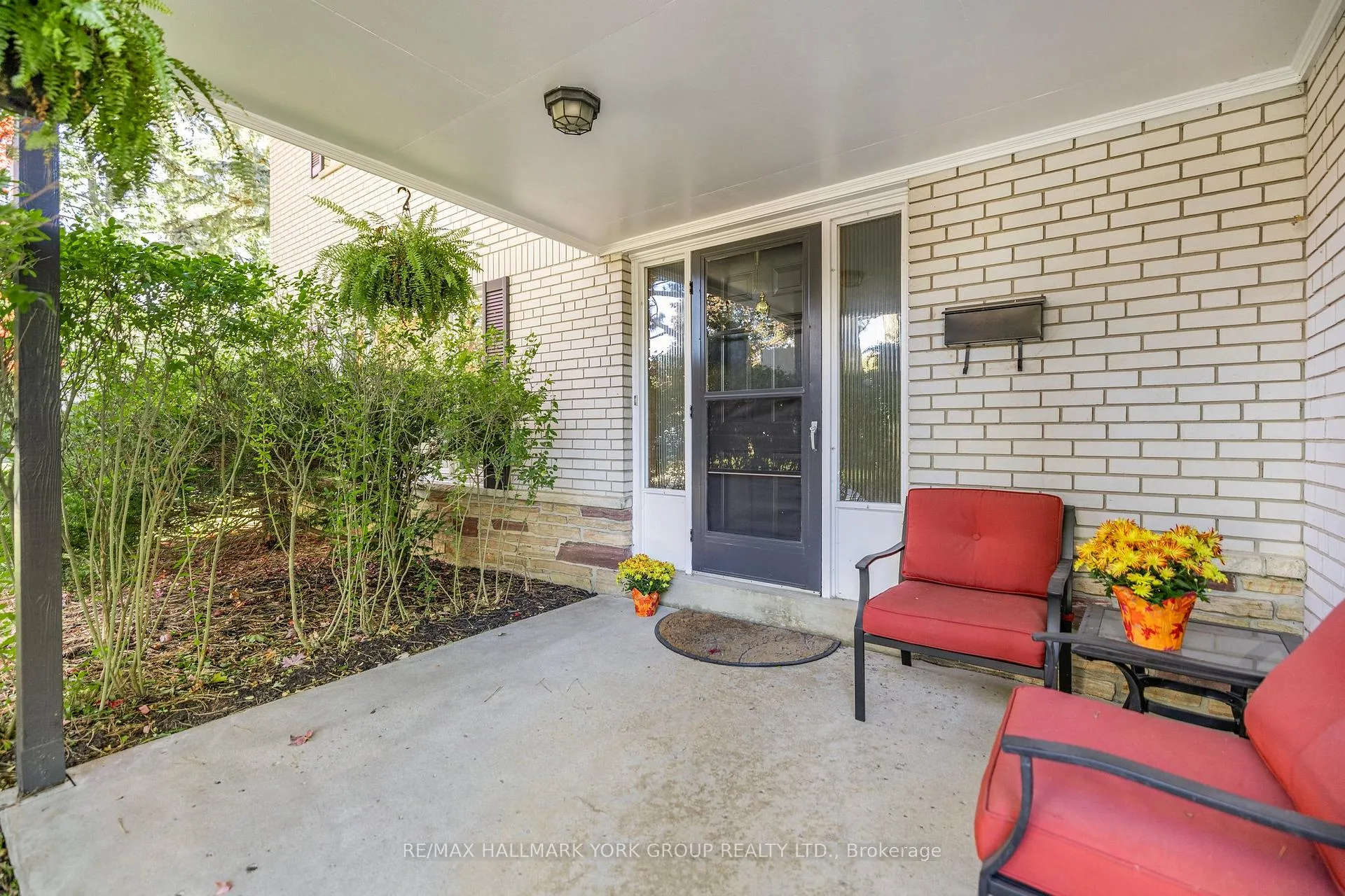 Photo 2 of 2 Navan Crescent, Aurora, Aurora Heights — HOMEH