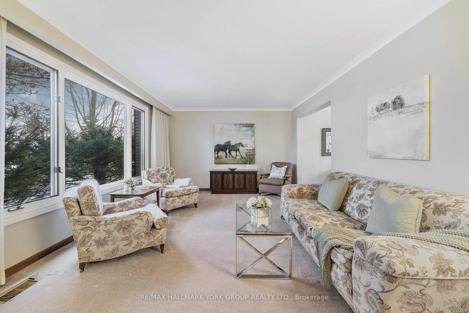 Photo 9 of 2 Navan Crescent, Aurora, Aurora Heights — HOMEH