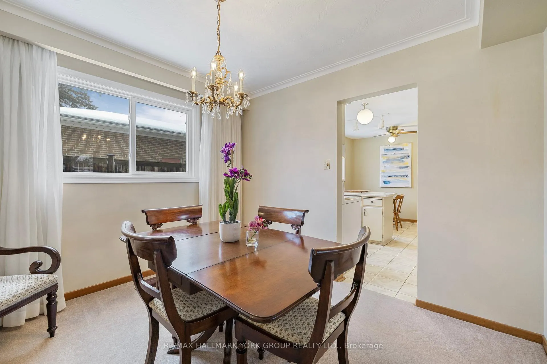 Photo 11 of 2 Navan Crescent, Aurora, Aurora Heights — HOMEH