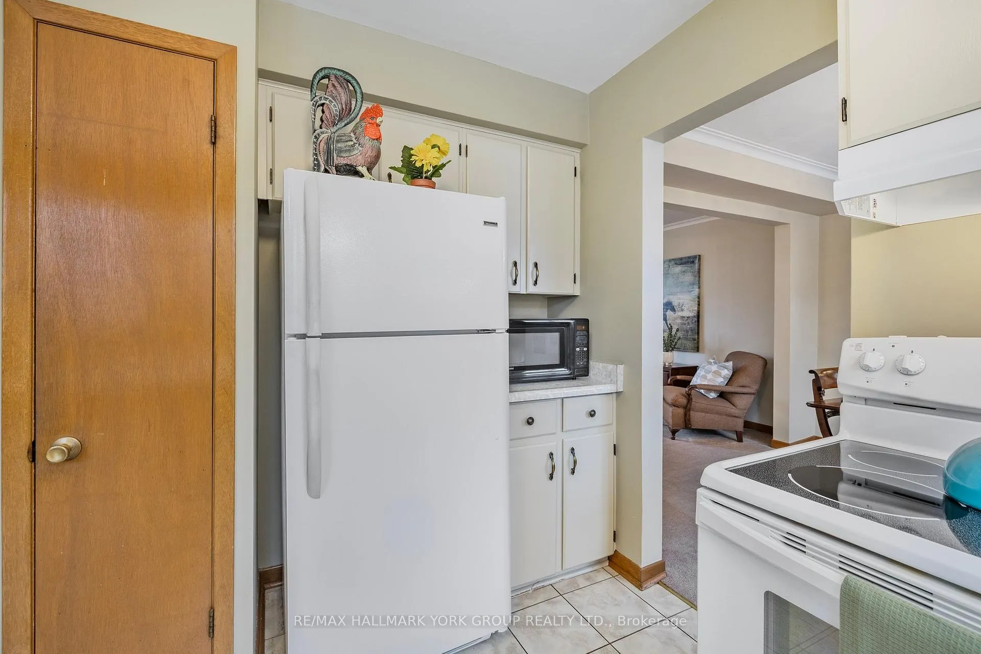 Photo 16 of 2 Navan Crescent, Aurora, Aurora Heights — HOMEH