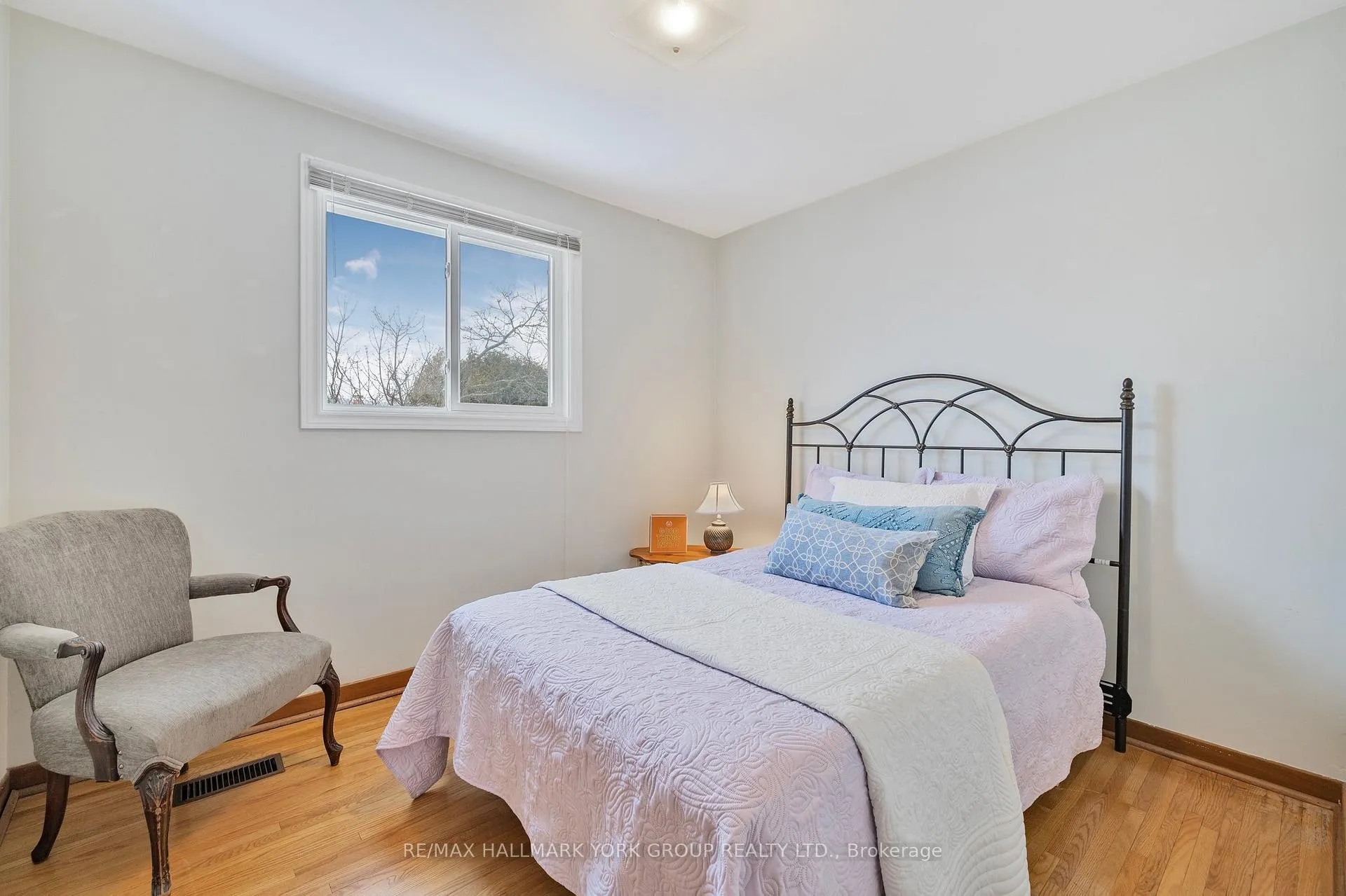 Photo 24 of 2 Navan Crescent, Aurora, Aurora Heights — HOMEH