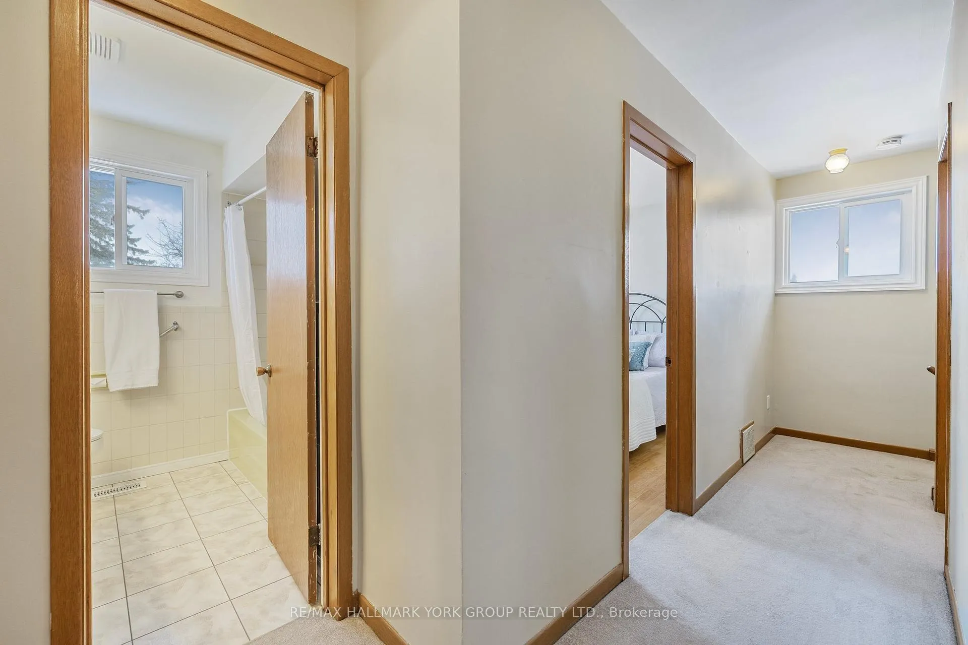 Photo 27 of 2 Navan Crescent, Aurora, Aurora Heights — HOMEH