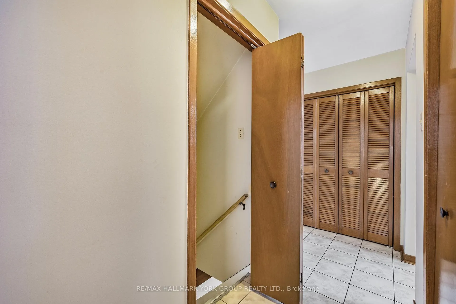 Photo 31 of 2 Navan Crescent, Aurora, Aurora Heights — HOMEH