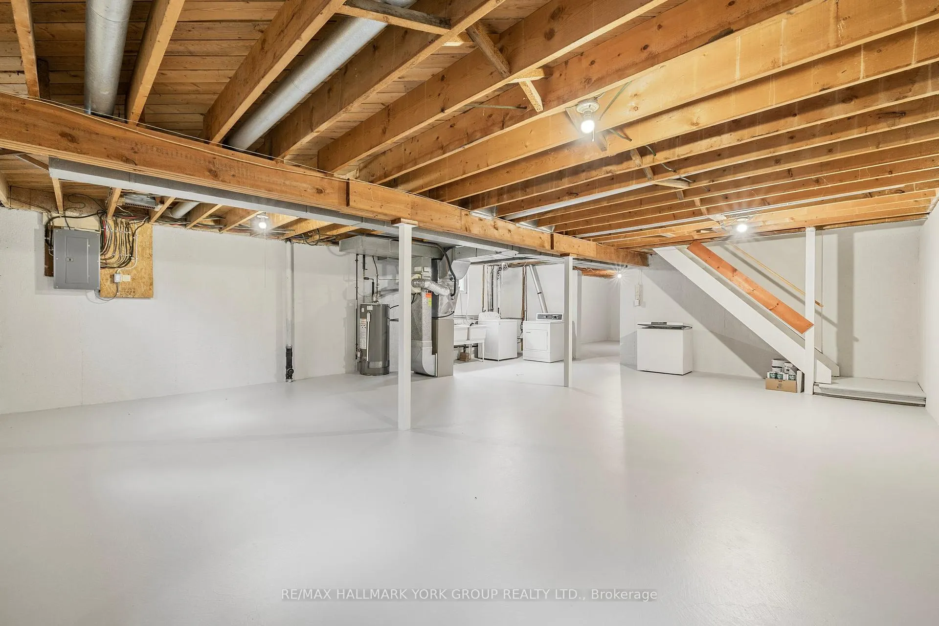 Photo 32 of 2 Navan Crescent, Aurora, Aurora Heights — HOMEH