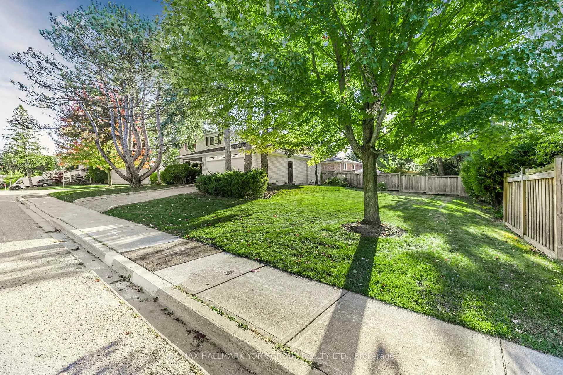 Photo 35 of 2 Navan Crescent, Aurora, Aurora Heights — HOMEH