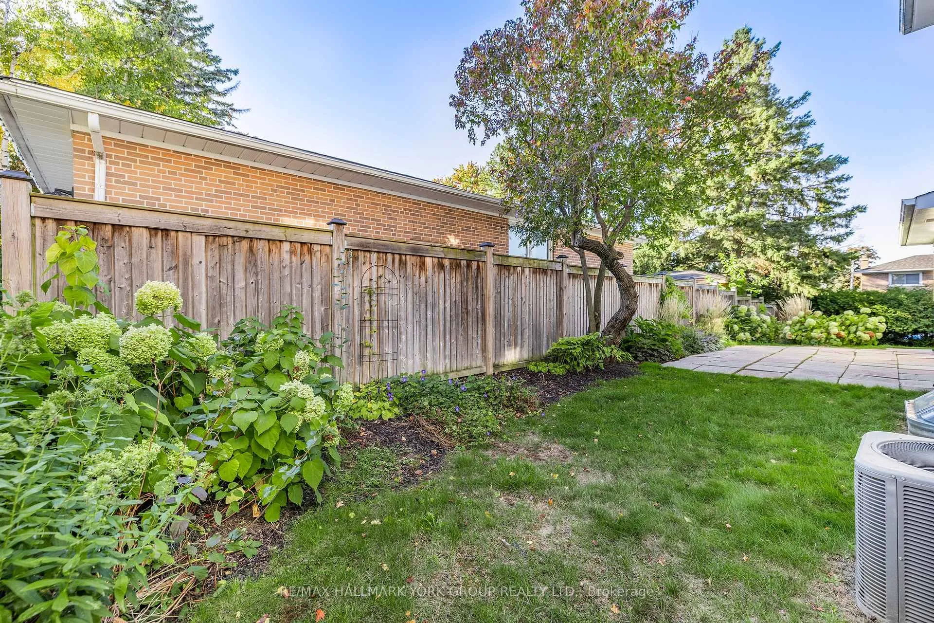 Photo 37 of 2 Navan Crescent, Aurora, Aurora Heights — HOMEH