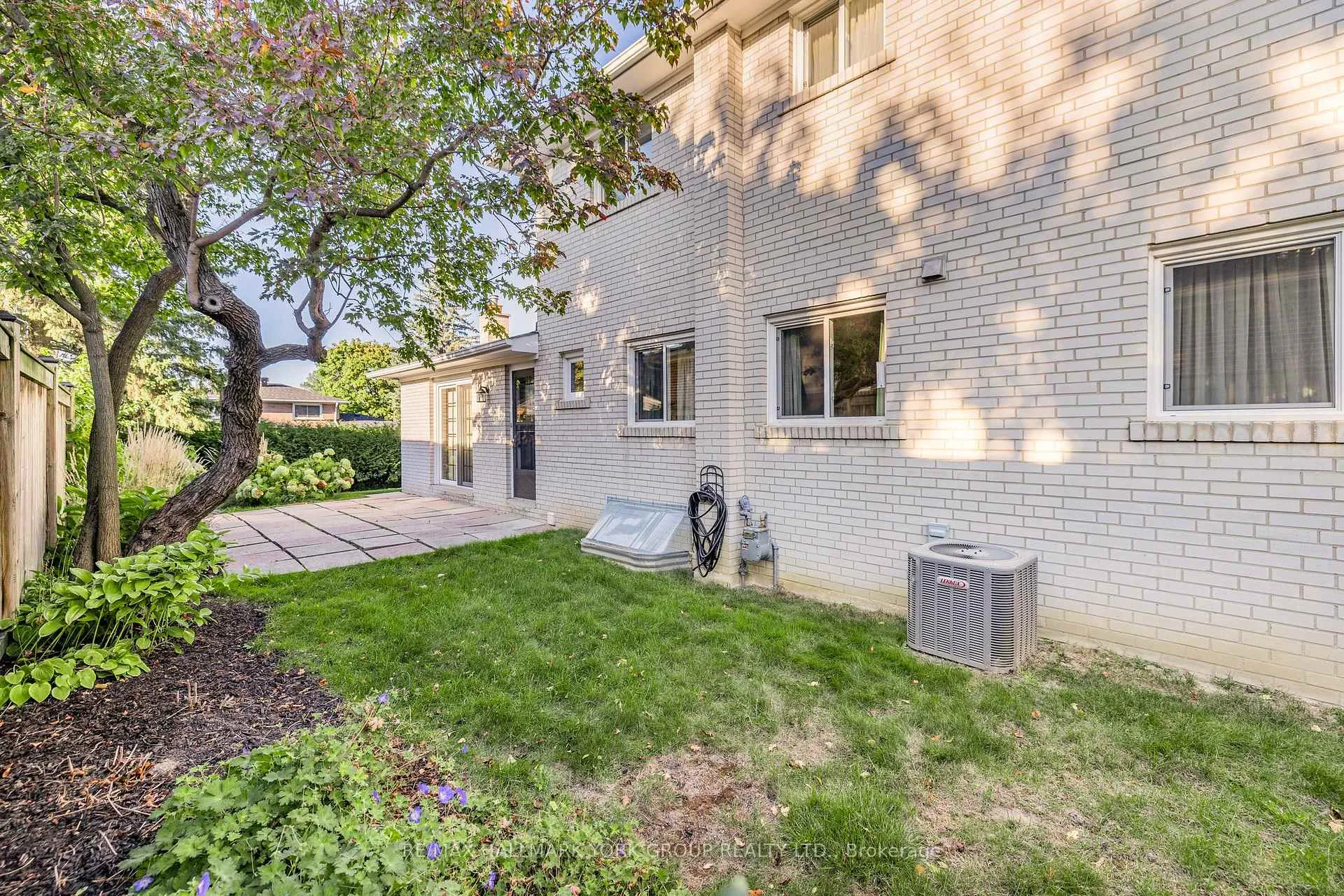 Photo 38 of 2 Navan Crescent, Aurora, Aurora Heights — HOMEH