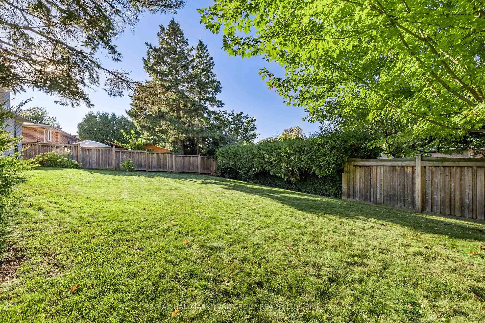 Photo 42 of 2 Navan Crescent, Aurora, Aurora Heights — HOMEH