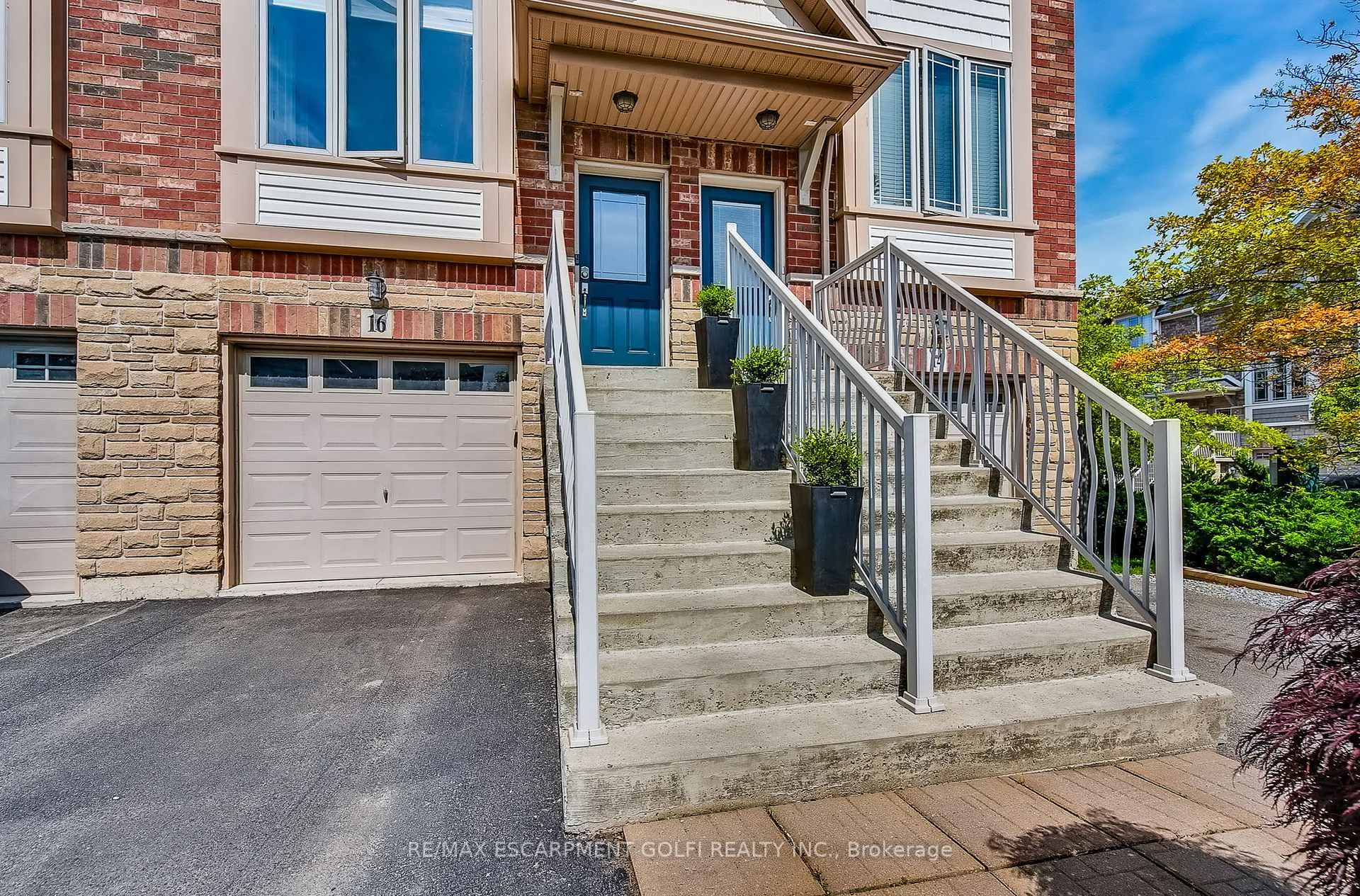Photo 2 of 16 Hemlock Way, Grimsby, Grimsby West — HOMEH